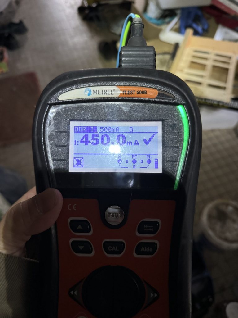 Diagnostic électricité à Oloron réalisé par Alphadiag